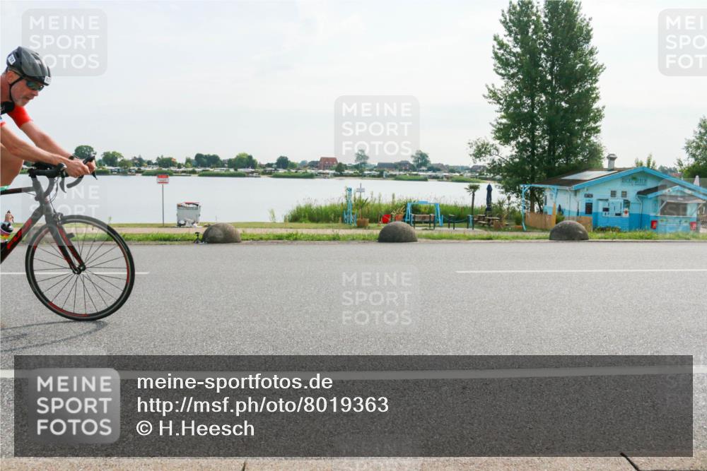 15.06.2025 - 27. Vierlanden-Triathlon H.Heesch http://msf.ph/oto/8019363 15.06.2025 09:37:43 Radfahren 32, 157, 174 meine-sportfotos.de