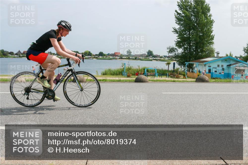 21.06.2025 - 27. Vierlanden-Triathlon H.Heesch http://msf.ph/oto/8019374 15.06.2025 12:01:06 Radfahren 687, 881, 909 meine-sportfotos.de