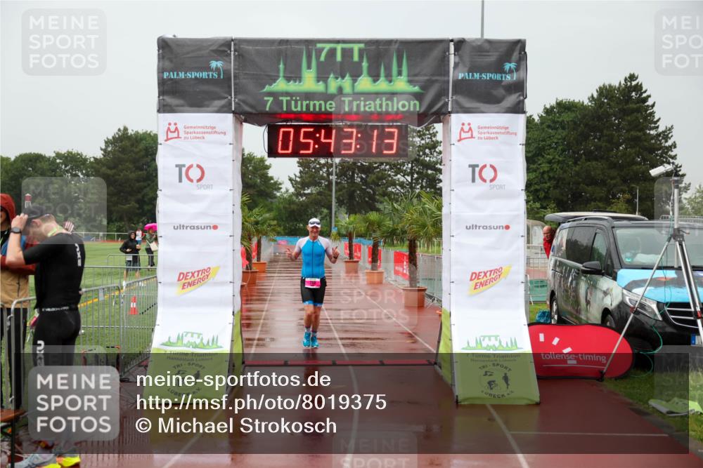 15.06.2025 - 7 Türme Triathlon Michael Strokosch http://msf.ph/oto/8019375 15.06.2025 15:43:13 Ziel  meine-sportfotos.de