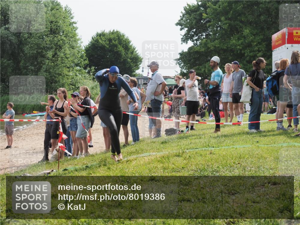 15.06.2025 - 27. Vierlanden-Triathlon KatJ http://msf.ph/oto/8019386 15.06.2025 10:19:08 Schwimmen 478, 498, 543, 558 meine-sportfotos.de