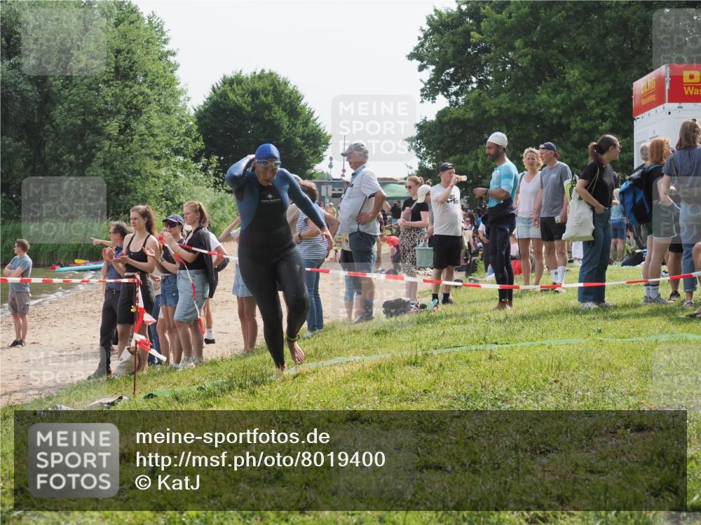 15.06.2025 - 27. Vierlanden-Triathlon KatJ http://msf.ph/oto/8019400 15.06.2025 10:19:09 Schwimmen 478, 498, 543, 558 meine-sportfotos.de