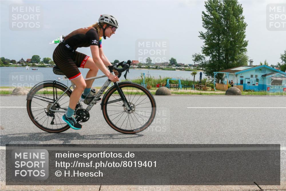 21.06.2025 - 27. Vierlanden-Triathlon H.Heesch http://msf.ph/oto/8019401 15.06.2025 12:01:08 Radfahren 881, 909 meine-sportfotos.de