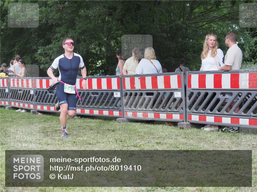 21.06.2025 - 27. Vierlanden-Triathlon KatJ http://msf.ph/oto/8019410 15.06.2025 13:19:02 Ziel 646, 743 meine-sportfotos.de