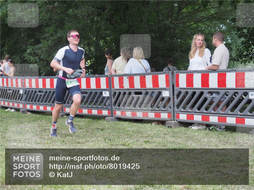 21.06.2025 - 27. Vierlanden-Triathlon KatJ http://msf.ph/oto/8019425 15.06.2025 13:19:02 Ziel 646, 743 meine-sportfotos.de