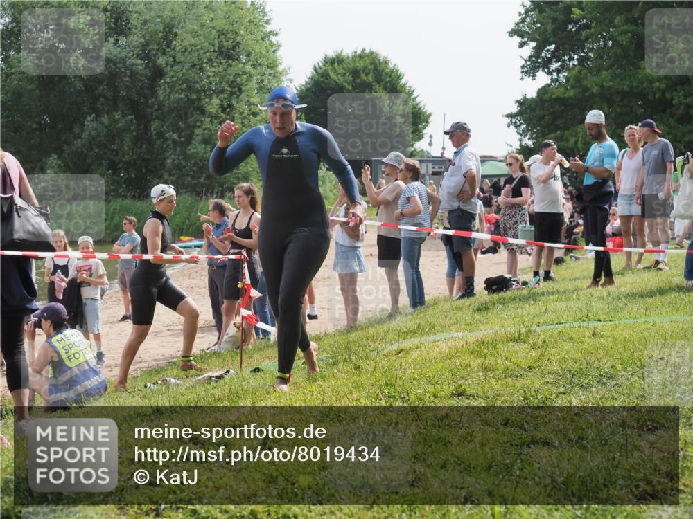 15.06.2025 - 27. Vierlanden-Triathlon KatJ http://msf.ph/oto/8019434 15.06.2025 10:19:10 Schwimmen 478, 498, 543, 558 meine-sportfotos.de