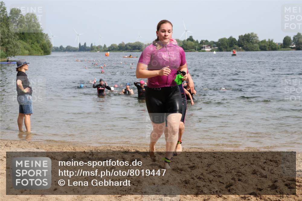 15.06.2025 - 27. Vierlanden-Triathlon Lena Gebhardt http://msf.ph/oto/8019447 15.06.2025 10:17:14 Schwimmen 479, 510, 529, 556, 567, 575, 581, 584, 602 meine-sportfotos.de