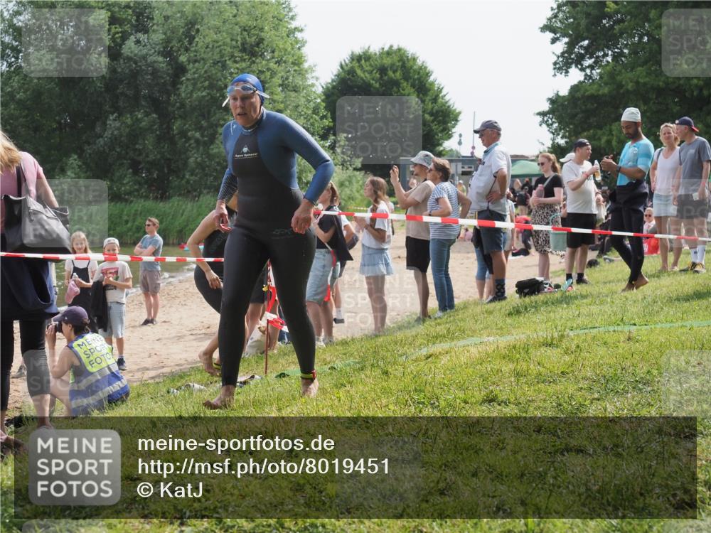 15.06.2025 - 27. Vierlanden-Triathlon KatJ http://msf.ph/oto/8019451 15.06.2025 10:19:10 Schwimmen 478, 498, 543, 558 meine-sportfotos.de