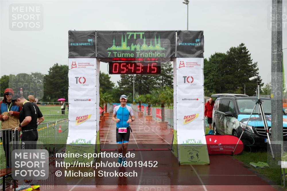 15.06.2025 - 7 Türme Triathlon Michael Strokosch http://msf.ph/oto/8019452 15.06.2025 15:43:14 Ziel  meine-sportfotos.de