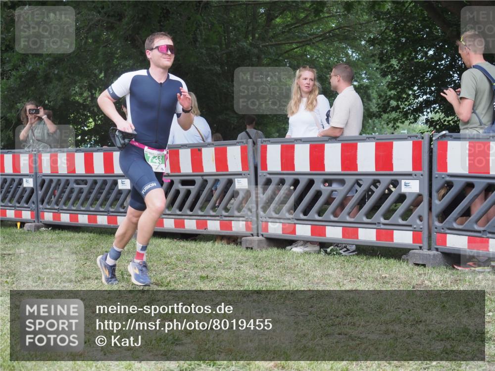 21.06.2025 - 27. Vierlanden-Triathlon KatJ http://msf.ph/oto/8019455 15.06.2025 13:19:03 Ziel 646, 743 meine-sportfotos.de