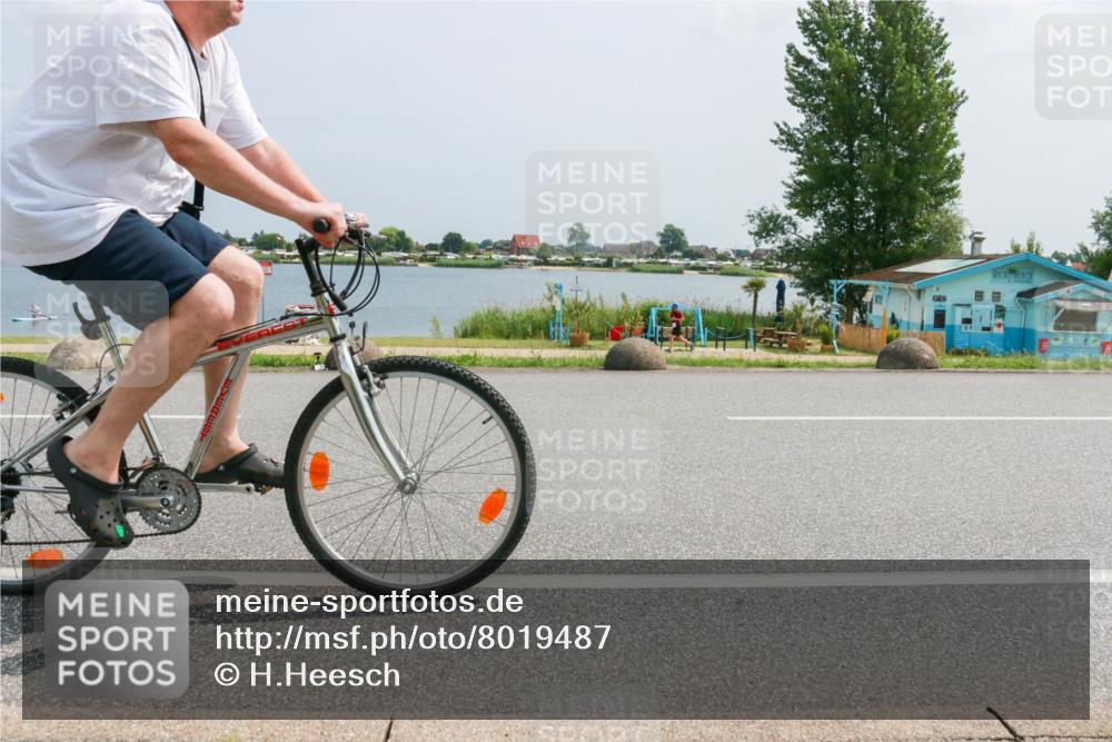 21.06.2025 - 27. Vierlanden-Triathlon H.Heesch http://msf.ph/oto/8019487 15.06.2025 12:01:35 Radfahren 780, 899 meine-sportfotos.de