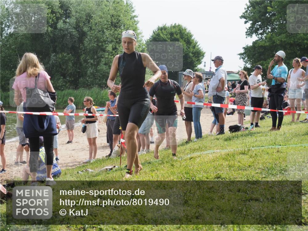 15.06.2025 - 27. Vierlanden-Triathlon KatJ http://msf.ph/oto/8019490 15.06.2025 10:19:13 Schwimmen 478, 498, 543, 558 meine-sportfotos.de