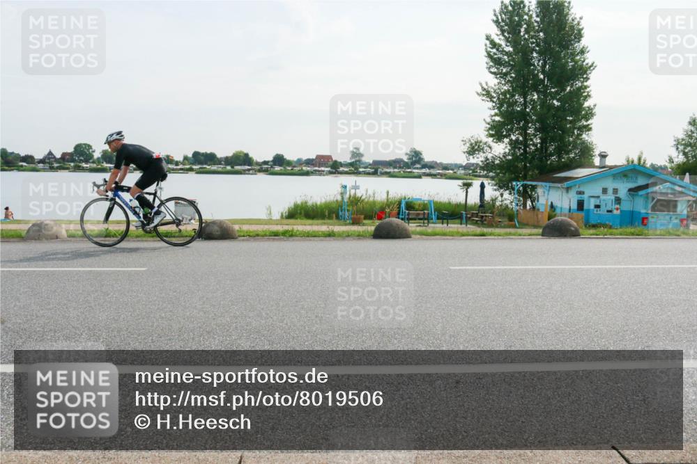 15.06.2025 - 27. Vierlanden-Triathlon H.Heesch http://msf.ph/oto/8019506 15.06.2025 09:38:32 Radfahren 123, 124 meine-sportfotos.de