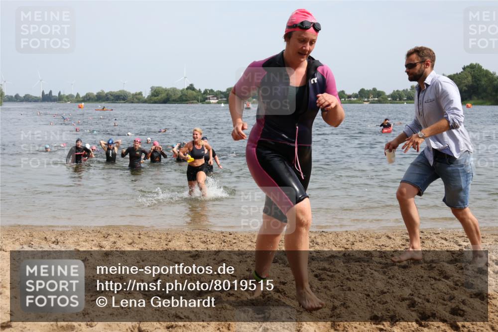 15.06.2025 - 27. Vierlanden-Triathlon Lena Gebhardt http://msf.ph/oto/8019515 15.06.2025 10:17:16 Schwimmen 479, 510, 529, 556, 575, 581, 584, 602 meine-sportfotos.de