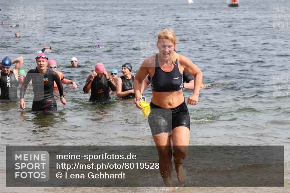 15.06.2025 - 27. Vierlanden-Triathlon Lena Gebhardt http://msf.ph/oto/8019528 15.06.2025 10:17:18 Schwimmen 510, 529, 556, 575, 581, 582, 584, 594 meine-sportfotos.de