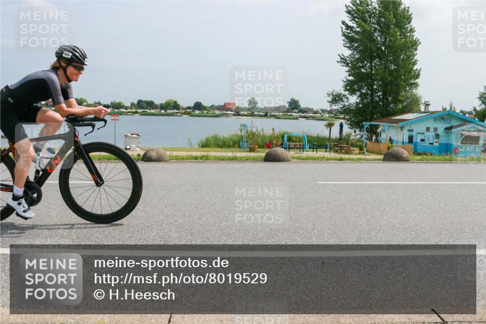 21.06.2025 - 27. Vierlanden-Triathlon H.Heesch http://msf.ph/oto/8019529 15.06.2025 12:01:53 Radfahren 925 meine-sportfotos.de