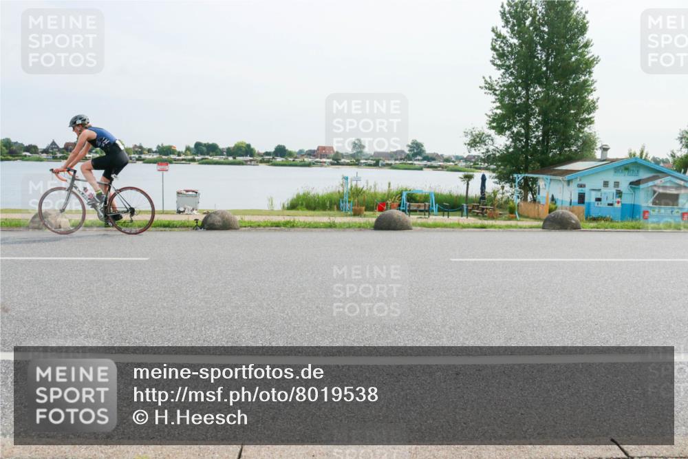 15.06.2025 - 27. Vierlanden-Triathlon H.Heesch http://msf.ph/oto/8019538 15.06.2025 10:23:14 Radfahren 80, 570, 597, 620 meine-sportfotos.de