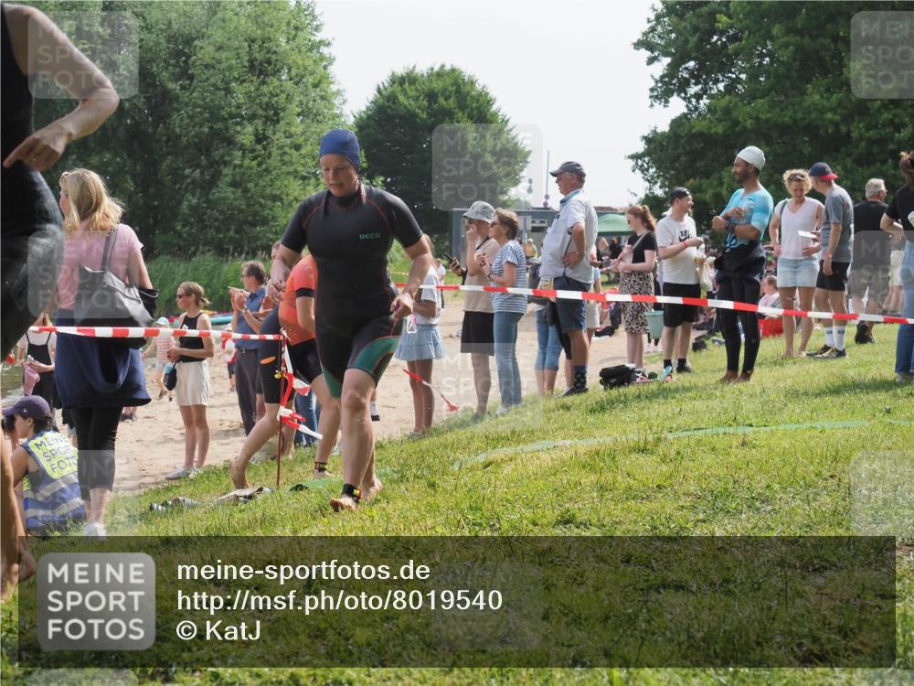 15.06.2025 - 27. Vierlanden-Triathlon KatJ http://msf.ph/oto/8019540 15.06.2025 10:19:14 Schwimmen 478, 498, 543, 558 meine-sportfotos.de