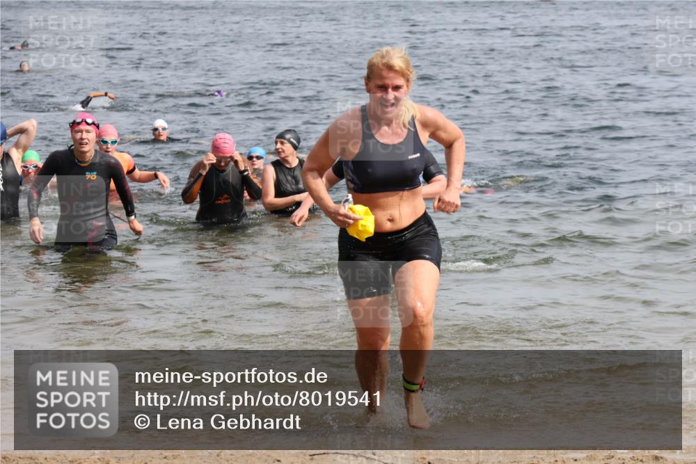 15.06.2025 - 27. Vierlanden-Triathlon Lena Gebhardt http://msf.ph/oto/8019541 15.06.2025 10:17:18 Schwimmen 510, 529, 556, 575, 581, 582, 584, 594 meine-sportfotos.de