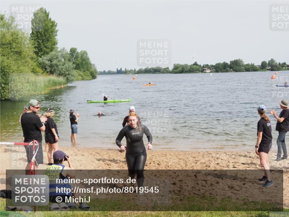 21.06.2025 - 27. Vierlanden-Triathlon MichiJ http://msf.ph/oto/8019545 15.06.2026 10:19:51 Schwimmen 500, 503, 539, 569, 578 meine-sportfotos.de