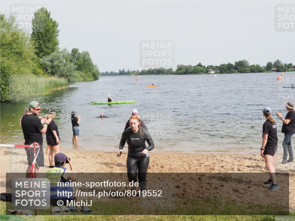 21.06.2025 - 27. Vierlanden-Triathlon MichiJ http://msf.ph/oto/8019552 15.06.2026 10:19:51 Schwimmen 500, 503, 539, 569, 578 meine-sportfotos.de