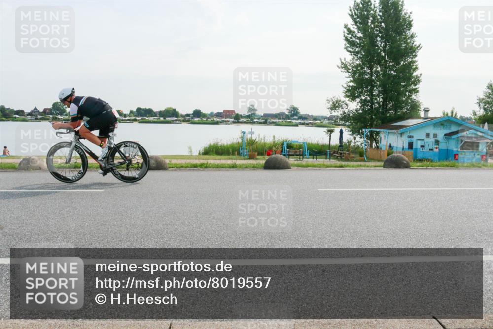 15.06.2025 - 27. Vierlanden-Triathlon H.Heesch http://msf.ph/oto/8019557 15.06.2025 09:38:41 Radfahren 4, 232, 235 meine-sportfotos.de