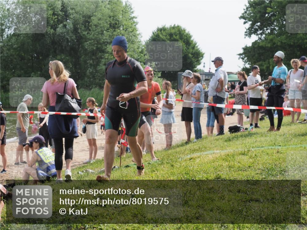 15.06.2025 - 27. Vierlanden-Triathlon KatJ http://msf.ph/oto/8019575 15.06.2025 10:19:15 Schwimmen 474, 478, 498, 543, 558 meine-sportfotos.de