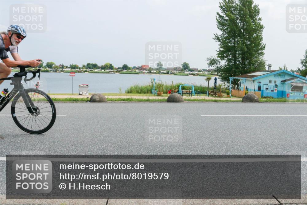 21.06.2025 - 27. Vierlanden-Triathlon H.Heesch http://msf.ph/oto/8019579 15.06.2025 12:02:21 Radfahren 656, 730, 800, 878, 936 meine-sportfotos.de