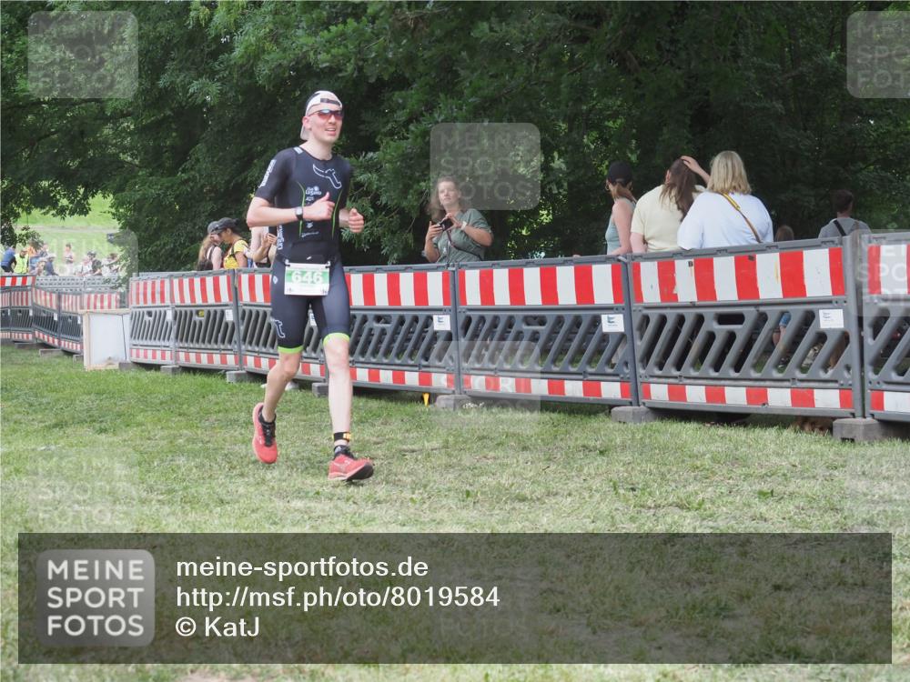 21.06.2025 - 27. Vierlanden-Triathlon KatJ http://msf.ph/oto/8019584 15.06.2025 13:19:05 Ziel 646 meine-sportfotos.de