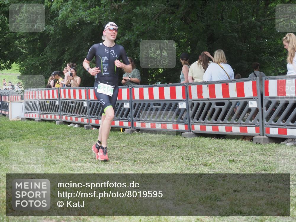 21.06.2025 - 27. Vierlanden-Triathlon KatJ http://msf.ph/oto/8019595 15.06.2025 13:19:06 Ziel 646 meine-sportfotos.de