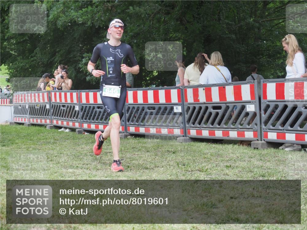 21.06.2025 - 27. Vierlanden-Triathlon KatJ http://msf.ph/oto/8019601 15.06.2025 13:19:06 Ziel 646 meine-sportfotos.de