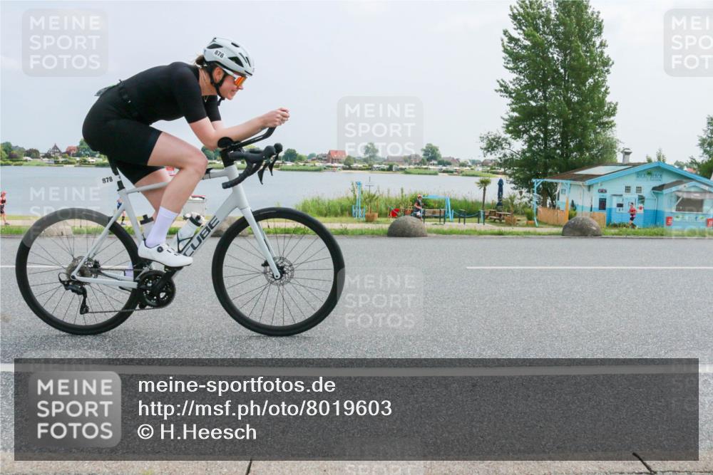 21.06.2025 - 27. Vierlanden-Triathlon H.Heesch http://msf.ph/oto/8019603 15.06.2025 12:02:26 Radfahren 878, 936 meine-sportfotos.de