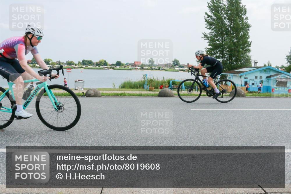 21.06.2025 - 27. Vierlanden-Triathlon H.Heesch http://msf.ph/oto/8019608 15.06.2025 12:02:35 Radfahren 219, 876, 944 meine-sportfotos.de