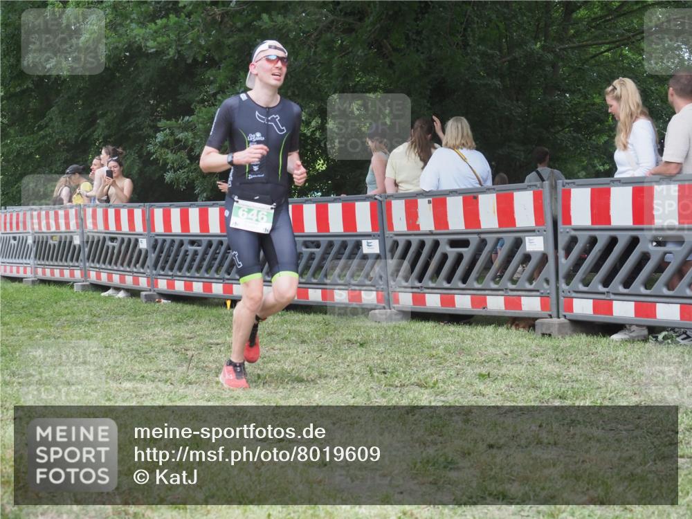 21.06.2025 - 27. Vierlanden-Triathlon KatJ http://msf.ph/oto/8019609 15.06.2025 13:19:06 Ziel 646 meine-sportfotos.de