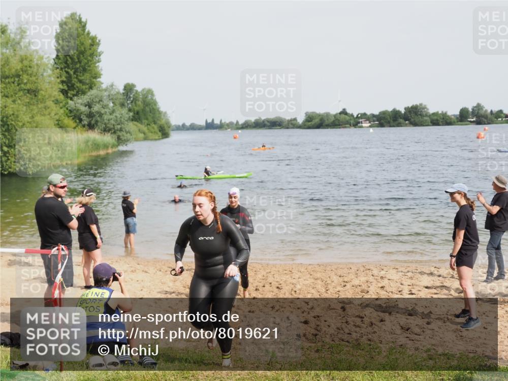 21.06.2025 - 27. Vierlanden-Triathlon MichiJ http://msf.ph/oto/8019621 15.06.2026 10:19:52 Schwimmen 500, 503, 539, 553, 569, 578 meine-sportfotos.de