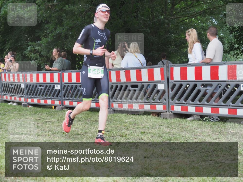 21.06.2025 - 27. Vierlanden-Triathlon KatJ http://msf.ph/oto/8019624 15.06.2025 13:19:06 Ziel 646 meine-sportfotos.de