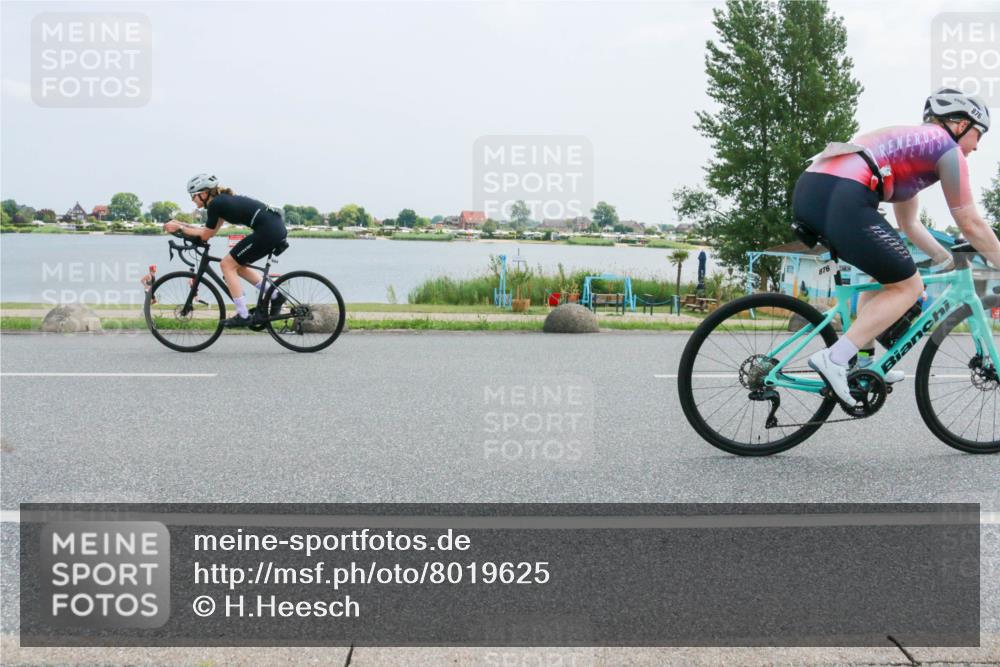 21.06.2025 - 27. Vierlanden-Triathlon H.Heesch http://msf.ph/oto/8019625 15.06.2025 12:02:35 Radfahren 219, 876, 944 meine-sportfotos.de