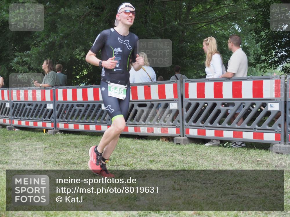 21.06.2025 - 27. Vierlanden-Triathlon KatJ http://msf.ph/oto/8019631 15.06.2025 13:19:06 Ziel 646 meine-sportfotos.de