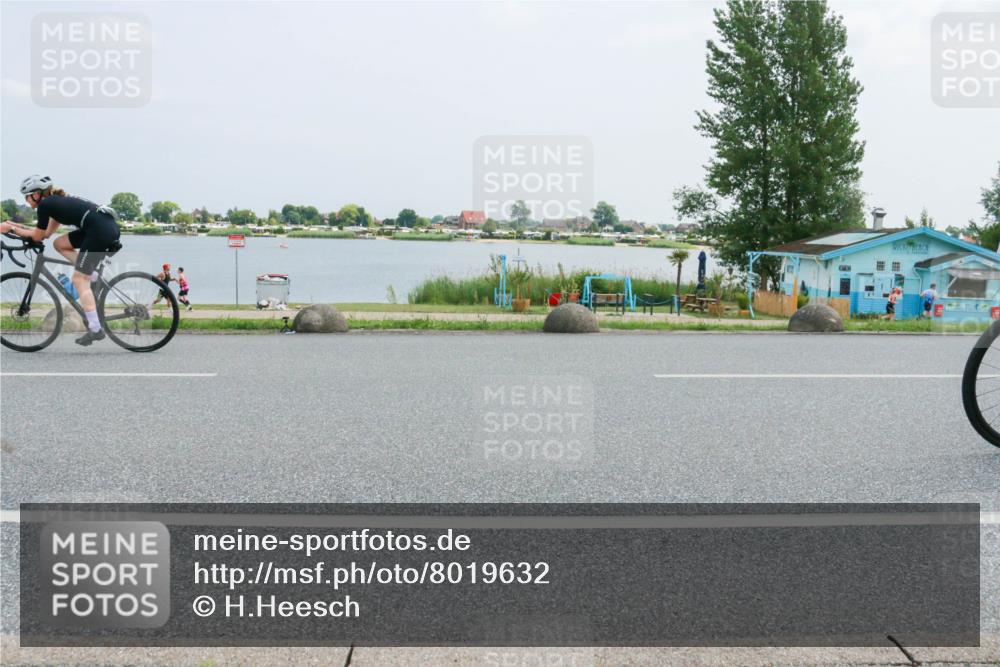21.06.2025 - 27. Vierlanden-Triathlon H.Heesch http://msf.ph/oto/8019632 15.06.2025 12:02:35 Radfahren 219, 876, 944 meine-sportfotos.de