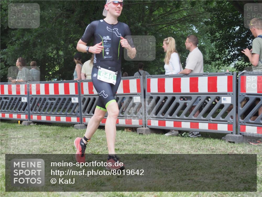 21.06.2025 - 27. Vierlanden-Triathlon KatJ http://msf.ph/oto/8019642 15.06.2025 13:19:06 Ziel 646 meine-sportfotos.de