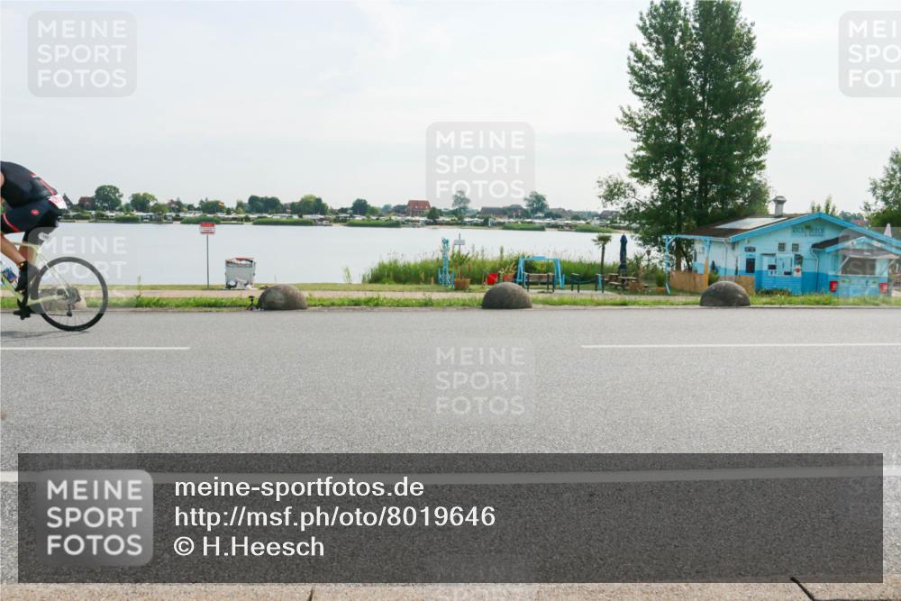 15.06.2025 - 27. Vierlanden-Triathlon H.Heesch http://msf.ph/oto/8019646 15.06.2025 09:39:27 Radfahren 125 meine-sportfotos.de