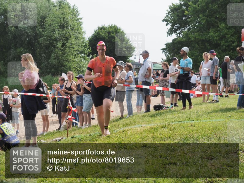 15.06.2025 - 27. Vierlanden-Triathlon KatJ http://msf.ph/oto/8019653 15.06.2025 10:19:16 Schwimmen 474, 478, 498, 543, 558 meine-sportfotos.de