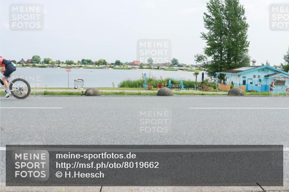 21.06.2025 - 27. Vierlanden-Triathlon H.Heesch http://msf.ph/oto/8019662 15.06.2025 12:02:44 Radfahren 815, 834, 888, 965 meine-sportfotos.de
