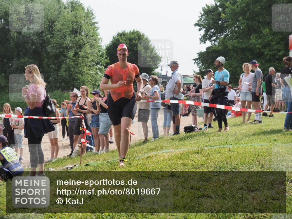 15.06.2025 - 27. Vierlanden-Triathlon KatJ http://msf.ph/oto/8019667 15.06.2025 10:19:16 Schwimmen 474, 478, 498, 543, 558 meine-sportfotos.de