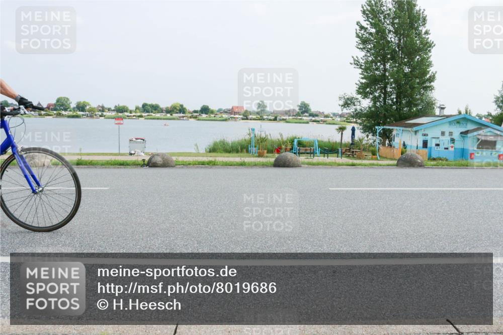 21.06.2025 - 27. Vierlanden-Triathlon H.Heesch http://msf.ph/oto/8019686 15.06.2025 12:02:47 Radfahren 815, 834, 888, 965 meine-sportfotos.de