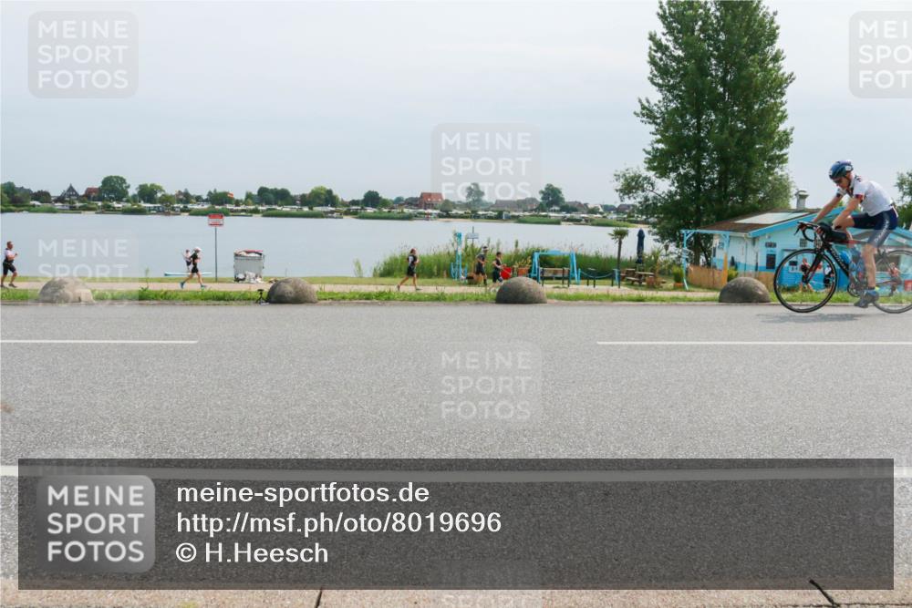 15.06.2025 - 27. Vierlanden-Triathlon H.Heesch http://msf.ph/oto/8019696 15.06.2025 11:16:05 Radfahren 102, 208, 860 meine-sportfotos.de