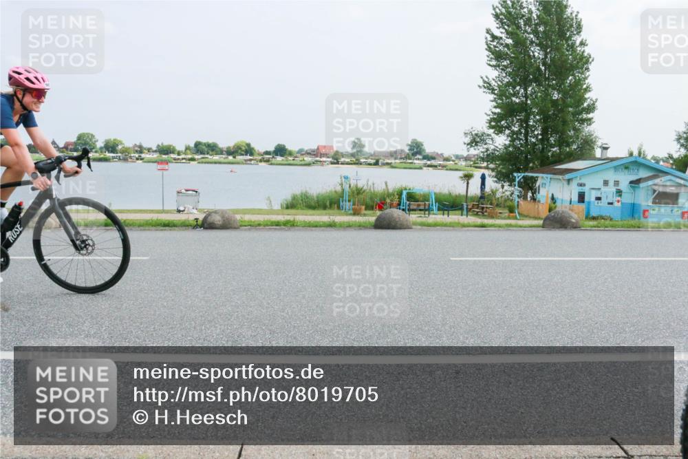 21.06.2025 - 27. Vierlanden-Triathlon H.Heesch http://msf.ph/oto/8019705 15.06.2025 12:02:49 Radfahren 815, 834, 888, 965 meine-sportfotos.de