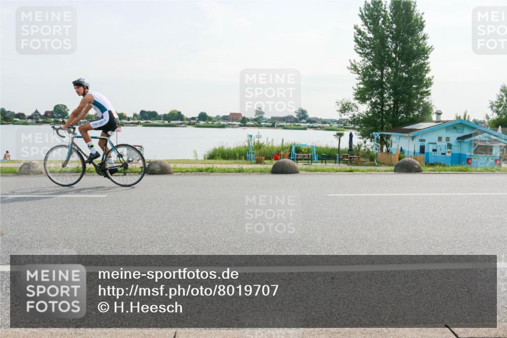 15.06.2025 - 27. Vierlanden-Triathlon H.Heesch http://msf.ph/oto/8019707 15.06.2025 09:40:09 Radfahren 71 meine-sportfotos.de