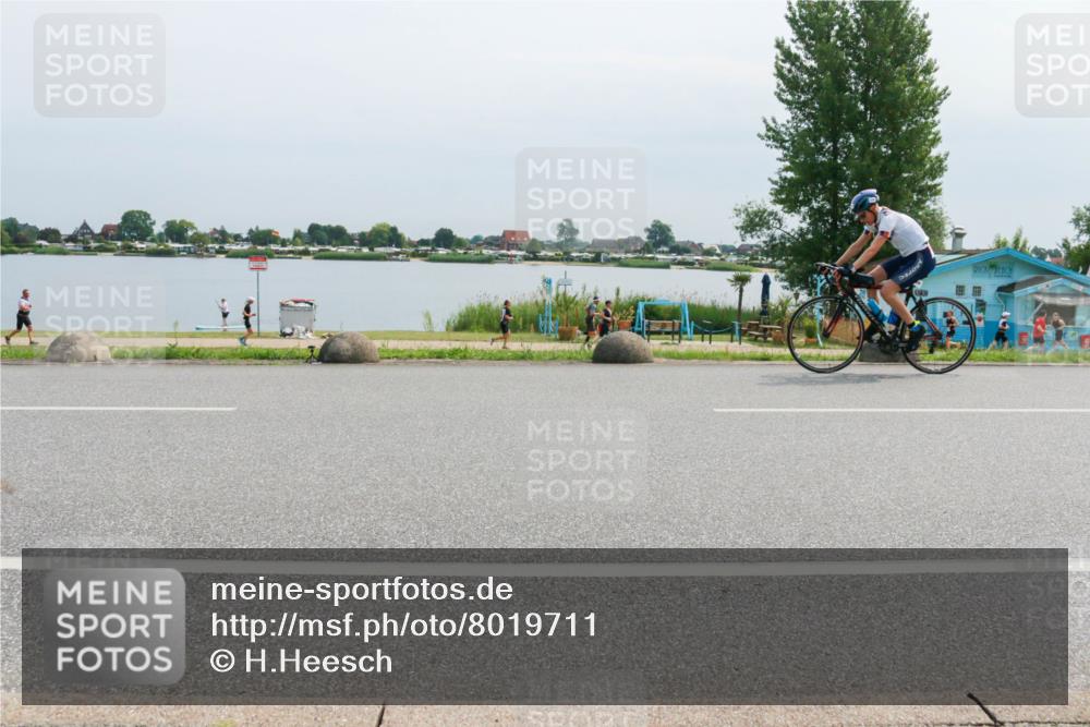 15.06.2025 - 27. Vierlanden-Triathlon H.Heesch http://msf.ph/oto/8019711 15.06.2025 11:16:05 Radfahren 102, 208, 860 meine-sportfotos.de