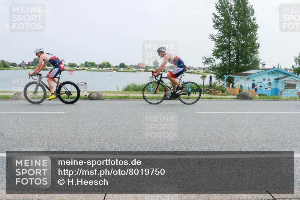 21.06.2025 - 27. Vierlanden-Triathlon H.Heesch http://msf.ph/oto/8019750 15.06.2025 12:02:55 Radfahren 984, 985, 986, 987, 988 meine-sportfotos.de