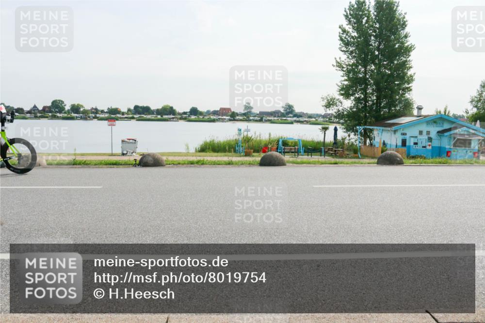 15.06.2025 - 27. Vierlanden-Triathlon H.Heesch http://msf.ph/oto/8019754 15.06.2025 09:40:32 Radfahren 17, 78 meine-sportfotos.de